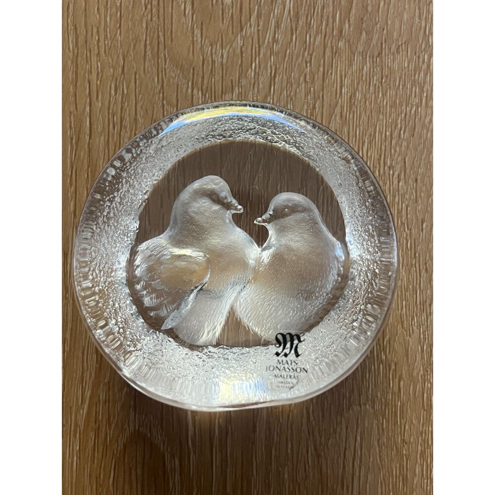 Mats Jonasson Sweden Crystal Glass Paperweight Lovebirds Doves Signed‎ Rare